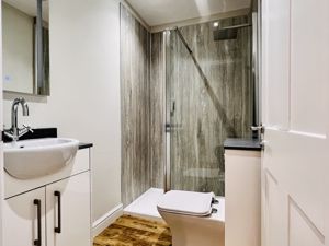 Ensuite Shower Room- click for photo gallery